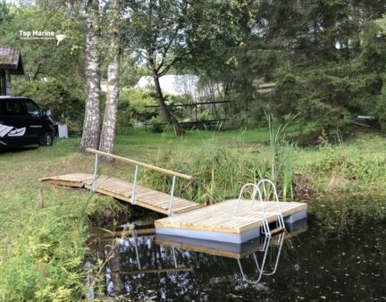 Badbrygga ECO flytbrygga med landgång och badstege vid privat strandtomt
