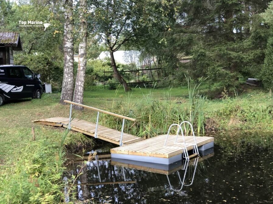 Badbrygga ECO flytbrygga med landgång och badstege vid privat strandtomt